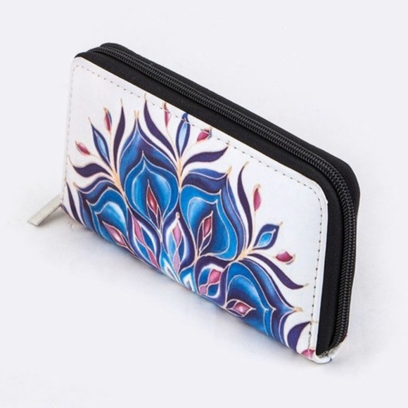 ✨Gorgeous Mandala Wallet ✨ - Picture 2 of 3